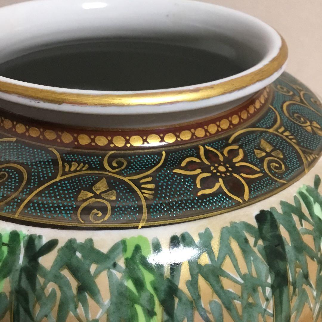 九谷焼花瓶　金彩賢人　青粒鉄仙　　木箱入り　値下げ