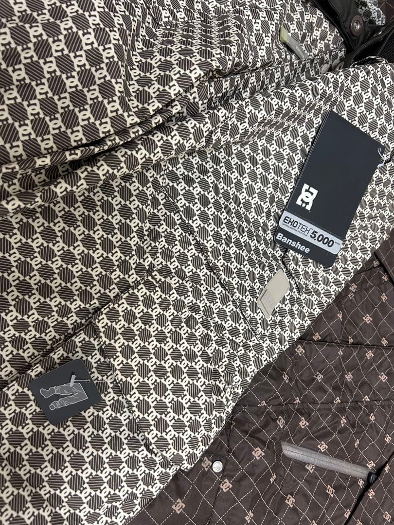 新品同様! DC SHOE スノーボードウェアー上下セット！