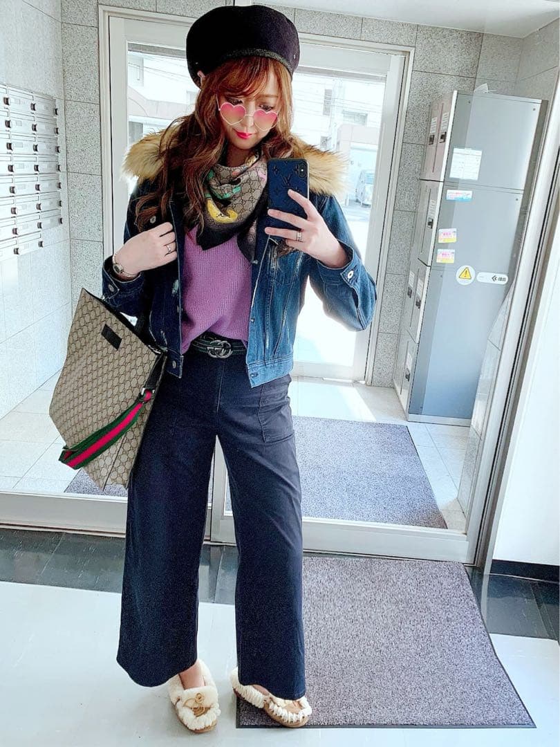 【希少】GUCCI スクエアシルクスカーフ　正方形　90 ゴールド　モノグラム