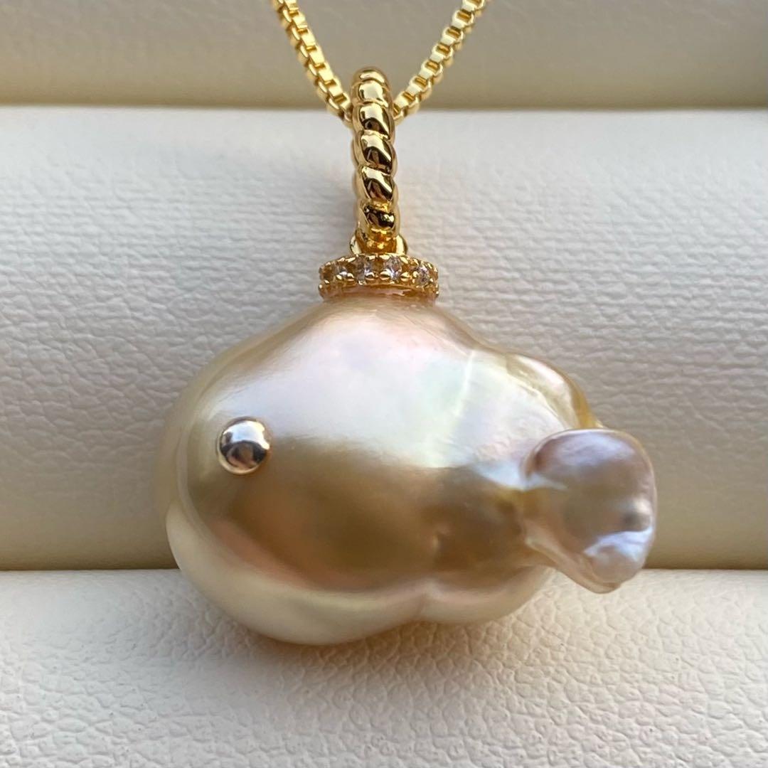 本真珠　南洋白蝶真珠ネックレストップ　魚18.8mmゴールドPT921