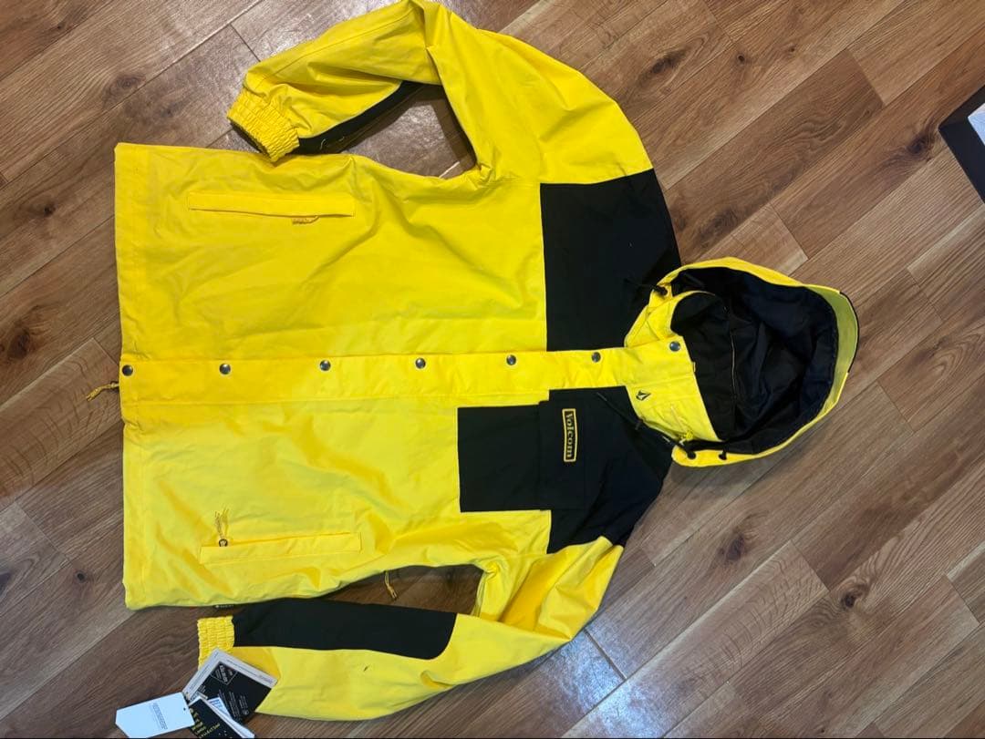 【新品・未使用/アウトレット品】 イエロー✖️ブラック フード付きジャケット　XL