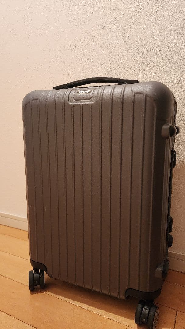 RIMOWA 限定カラー　グレー 機内持ち込みサイズ　キャリーケース美品