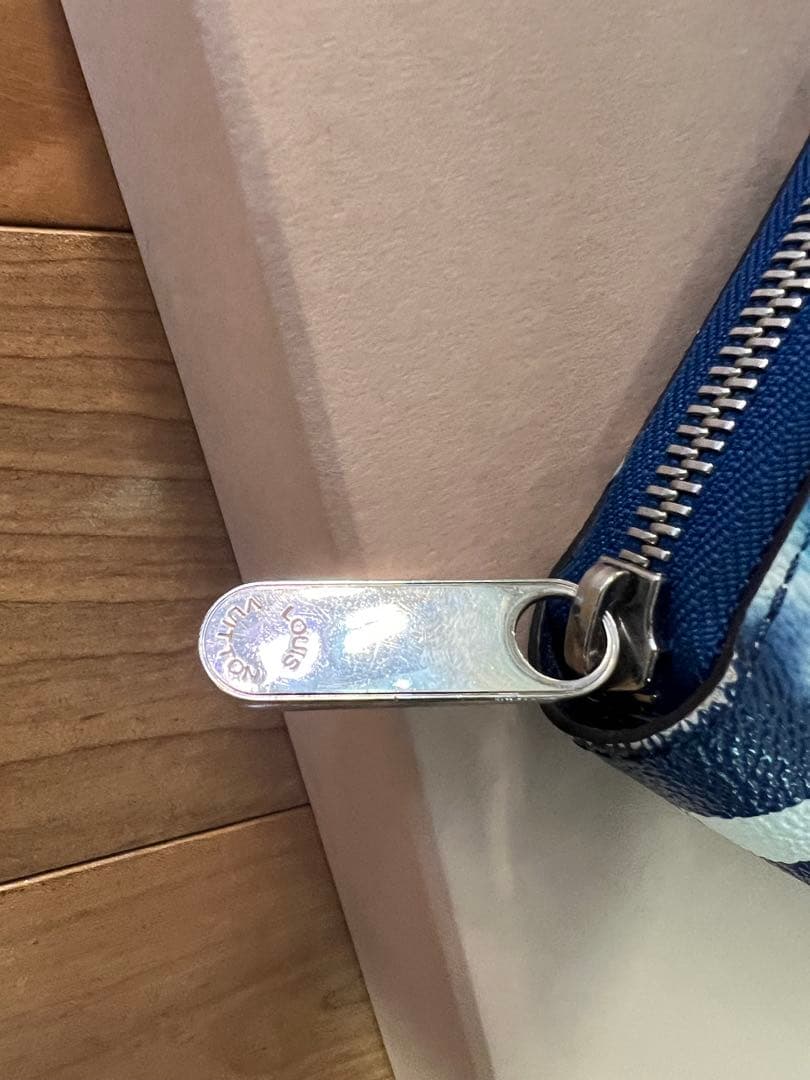 LVエスカル ジッピー ウォレット ブルー