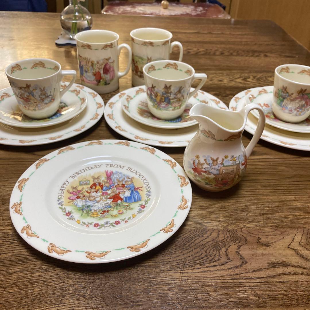 ロイヤルドルトン　バニキンズトリオセット＆ミルクピッチャー＆バースデープレート