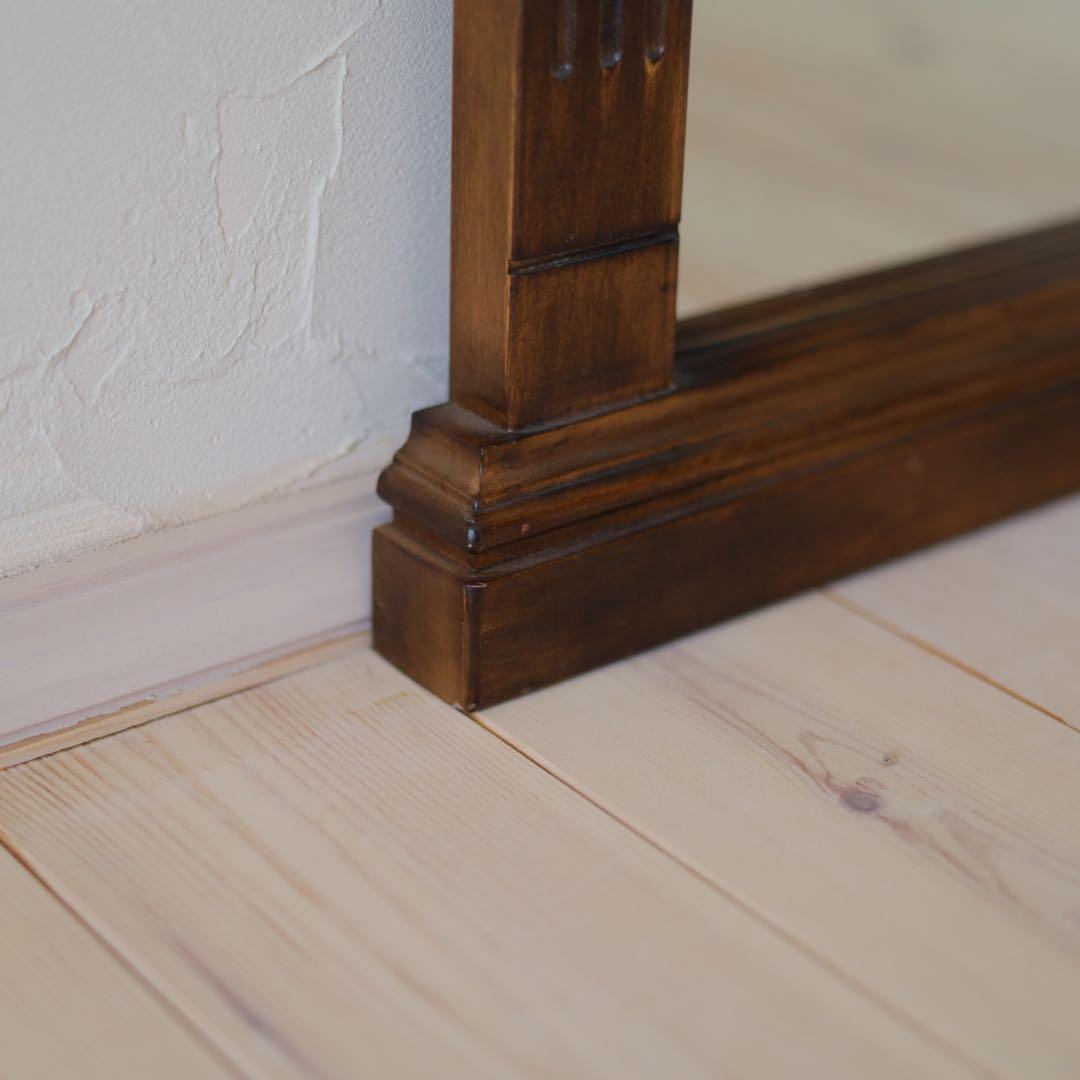 アンティーク調 木製壁掛け鏡 ダークブラウン（横74cm×縦96cm）