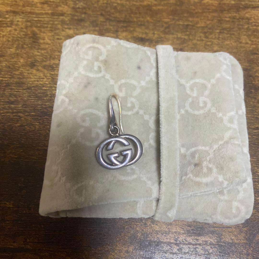 GUCCI シルバー ダブルGロゴピアス