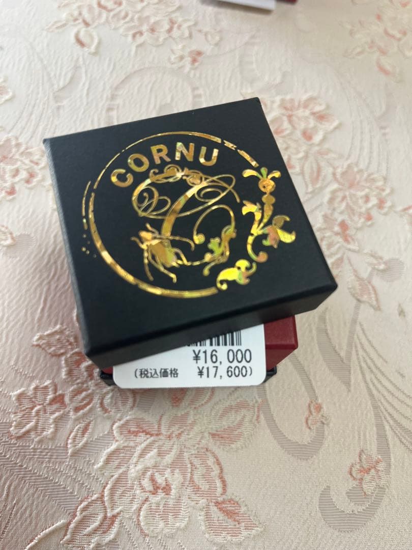 【新品未使用】CORNU ピアス　2点セット　両耳　1点もの希少アシンメトリー