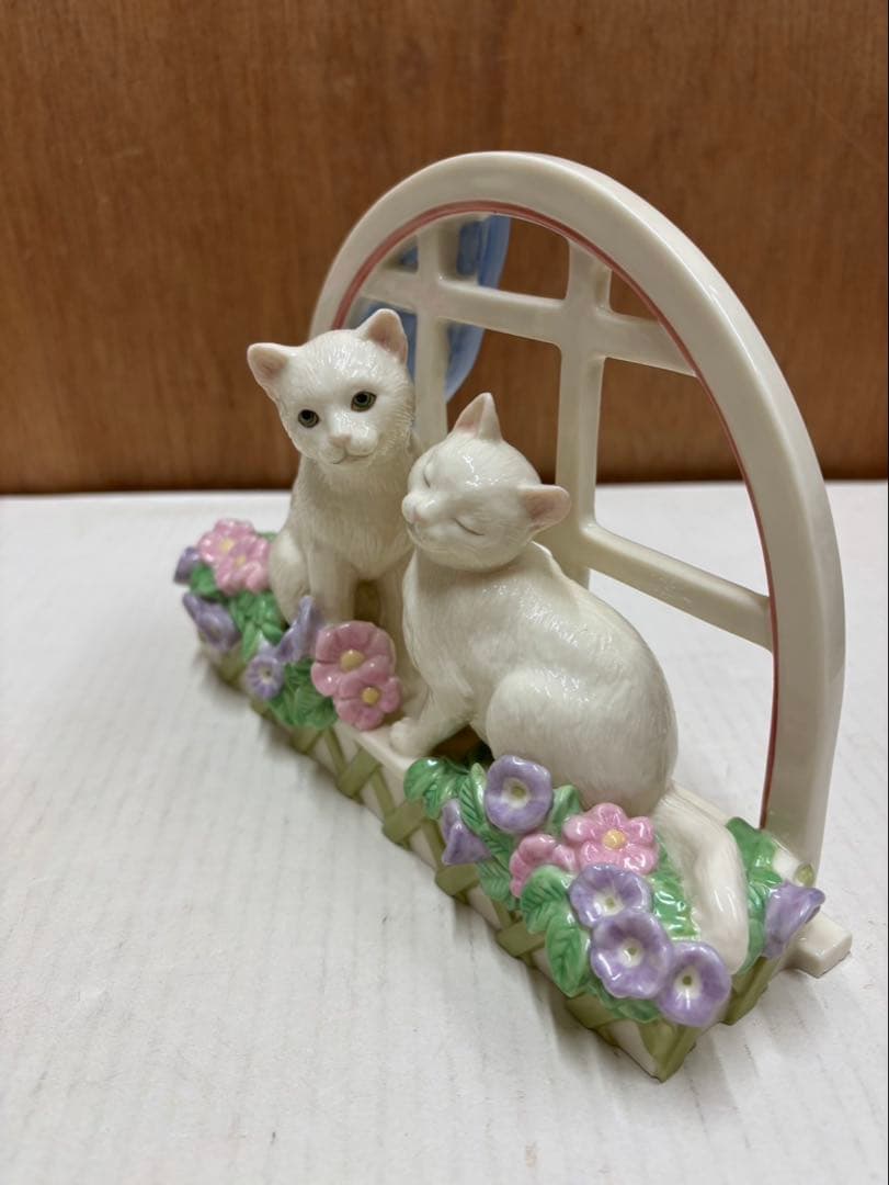 レノックス 猫 フィギュリン Love in bloon 窓辺の2匹の猫