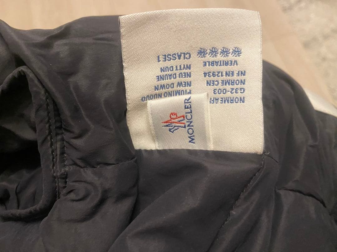 モンクレール　ダウン　美品　最終値下げ　3時間限定です。