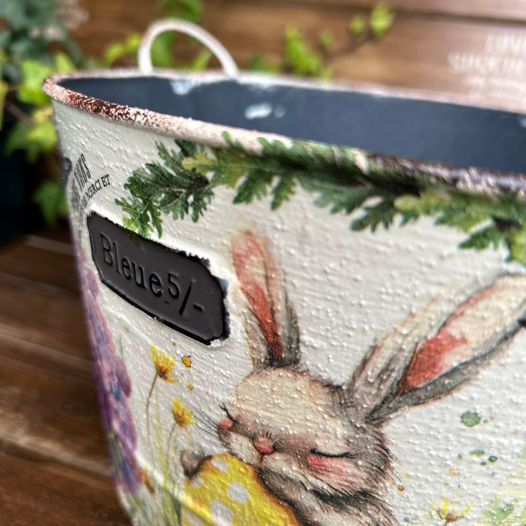 おみつさまご購入取手付き丸型プランター たまごを抱いたうさぎさん紫陽花とビオラ