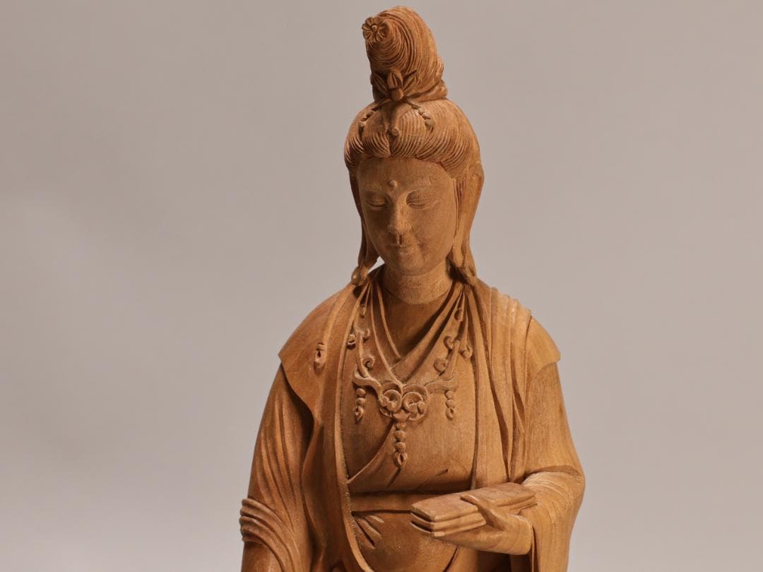 Kazaky　K438　木製　聖観音菩像