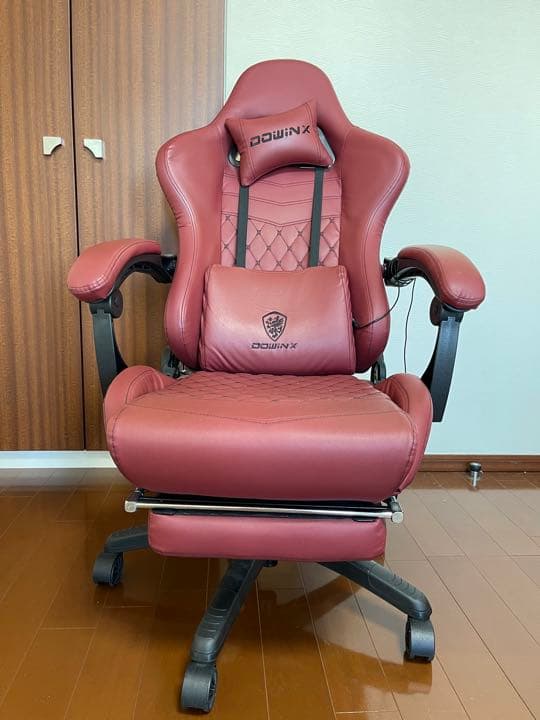 赤いデスクチェア