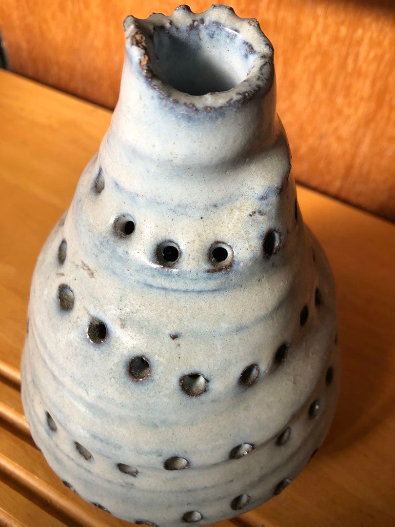 白 陶器 円錐形 花器