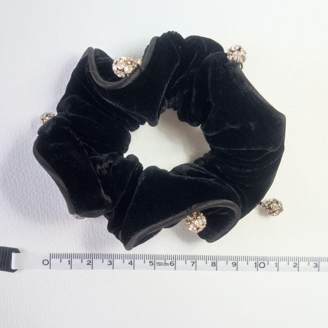 アレクサンドルドゥパリ ベルベット シュシュ スワロフスキー 黒