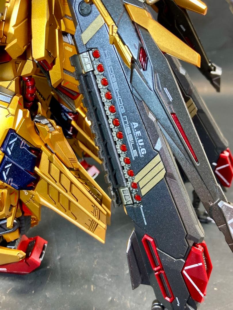 MG級 黄金武士 塗装済み完成品