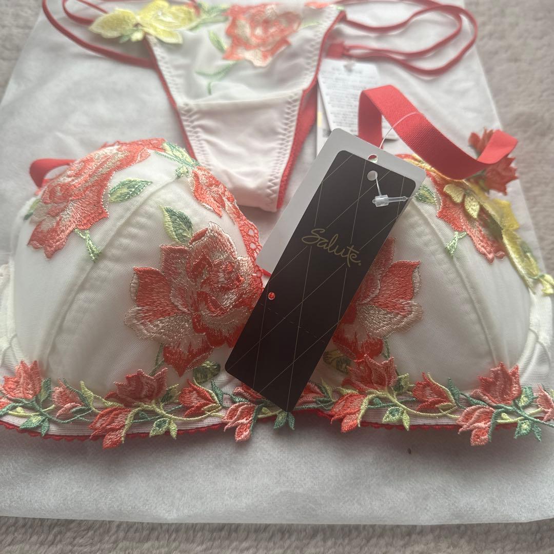 瞳*様 サルート♡ブラ&Tバックショーツセット新品未使用タグ付き