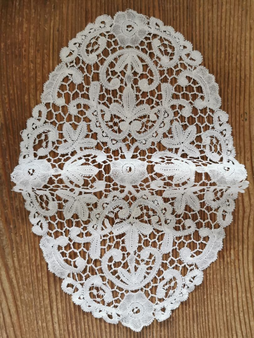 アンティークベルギー ブルージュ 草花紋様 ボビン編みリネンレースドイリー