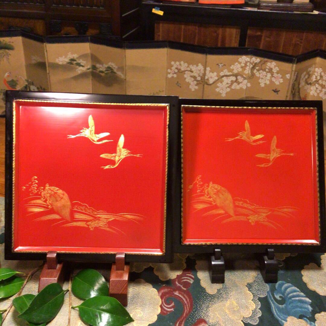 【特別出品】木製輪島塗　沈金　菊に桐紋様　片身代わり台付　５段重