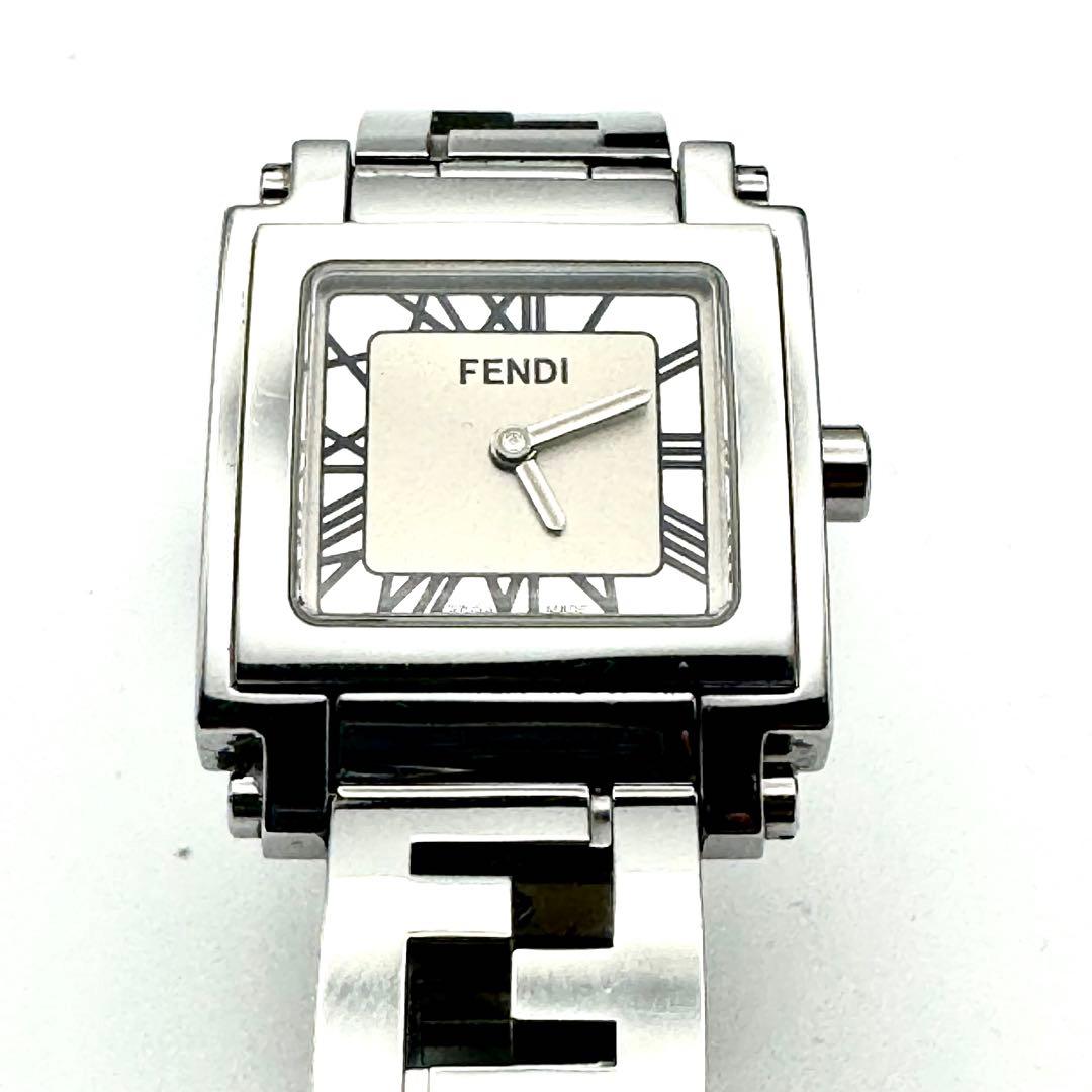 【極美品　連休限定セール】FENDI クアドロ　スクエア ズッカロゴベルト腕時計