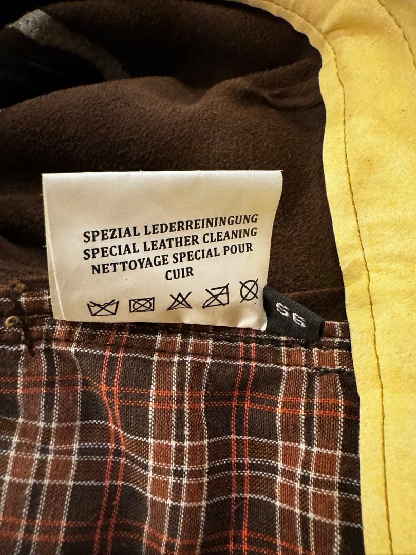 スエード製サスペンダー付きハーフパンツ レーダーホーゼン　羽飾り付き帽子セット