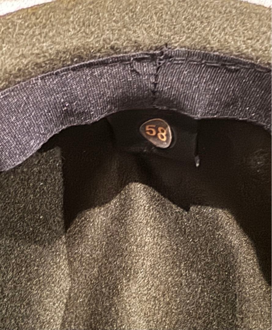 スエード製サスペンダー付きハーフパンツ レーダーホーゼン　羽飾り付き帽子セット