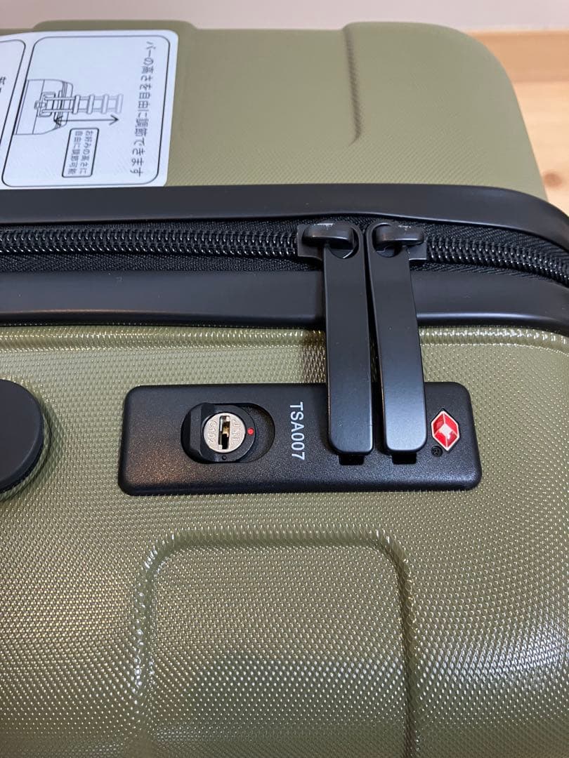 新品・未使用　無印良品 ストッパー付きハードキャリー35L　カーキ