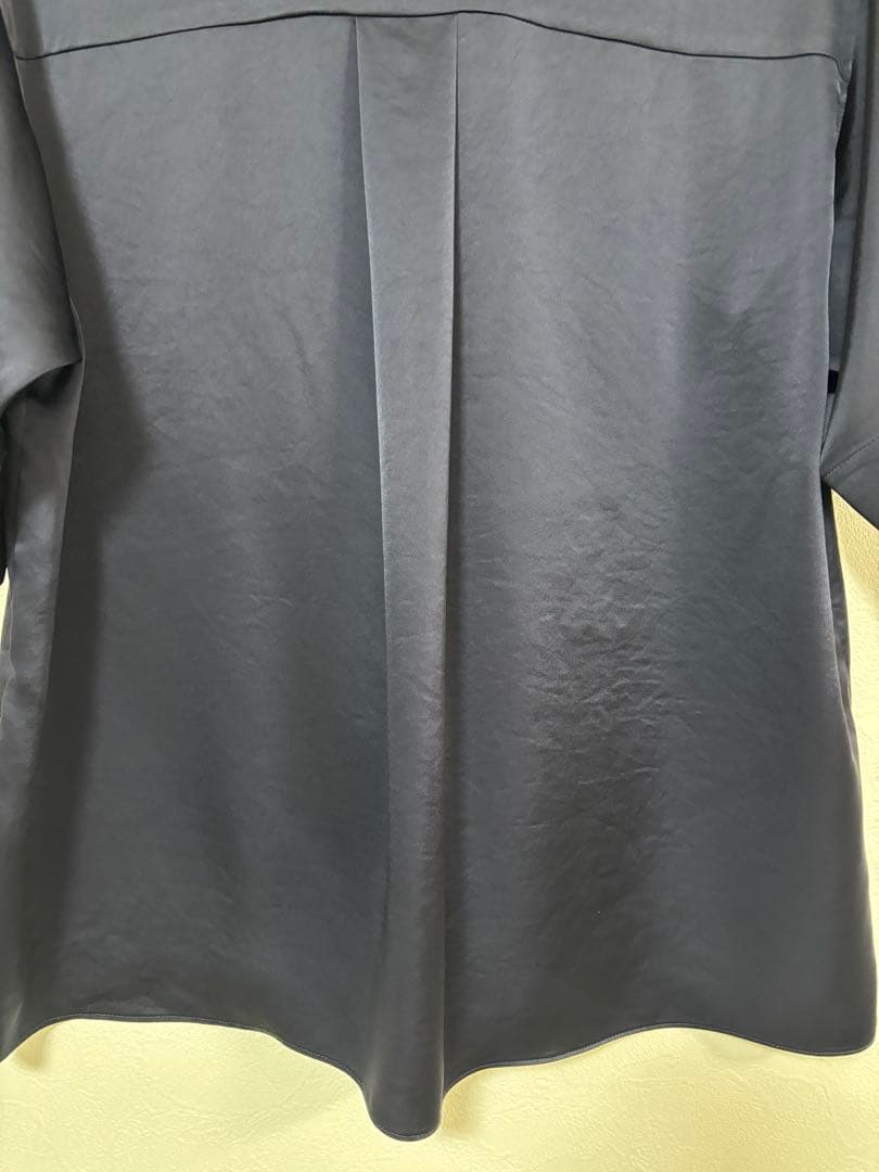 ロワン　loin 井川遥　サテンボタンシャツ