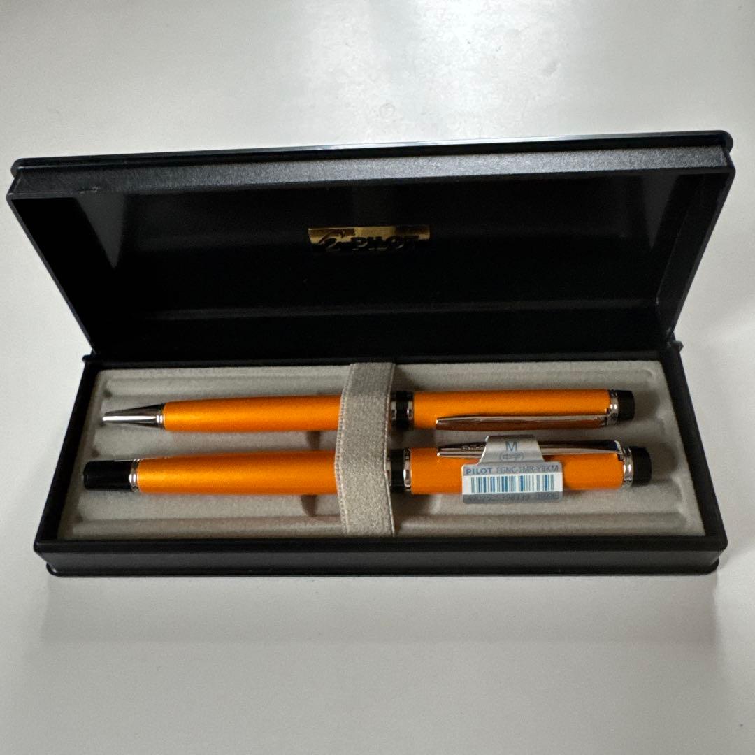 パイロット　2010年限定万年筆　Ｍニブ　中字　ボールペン　グランセ　やまぶき