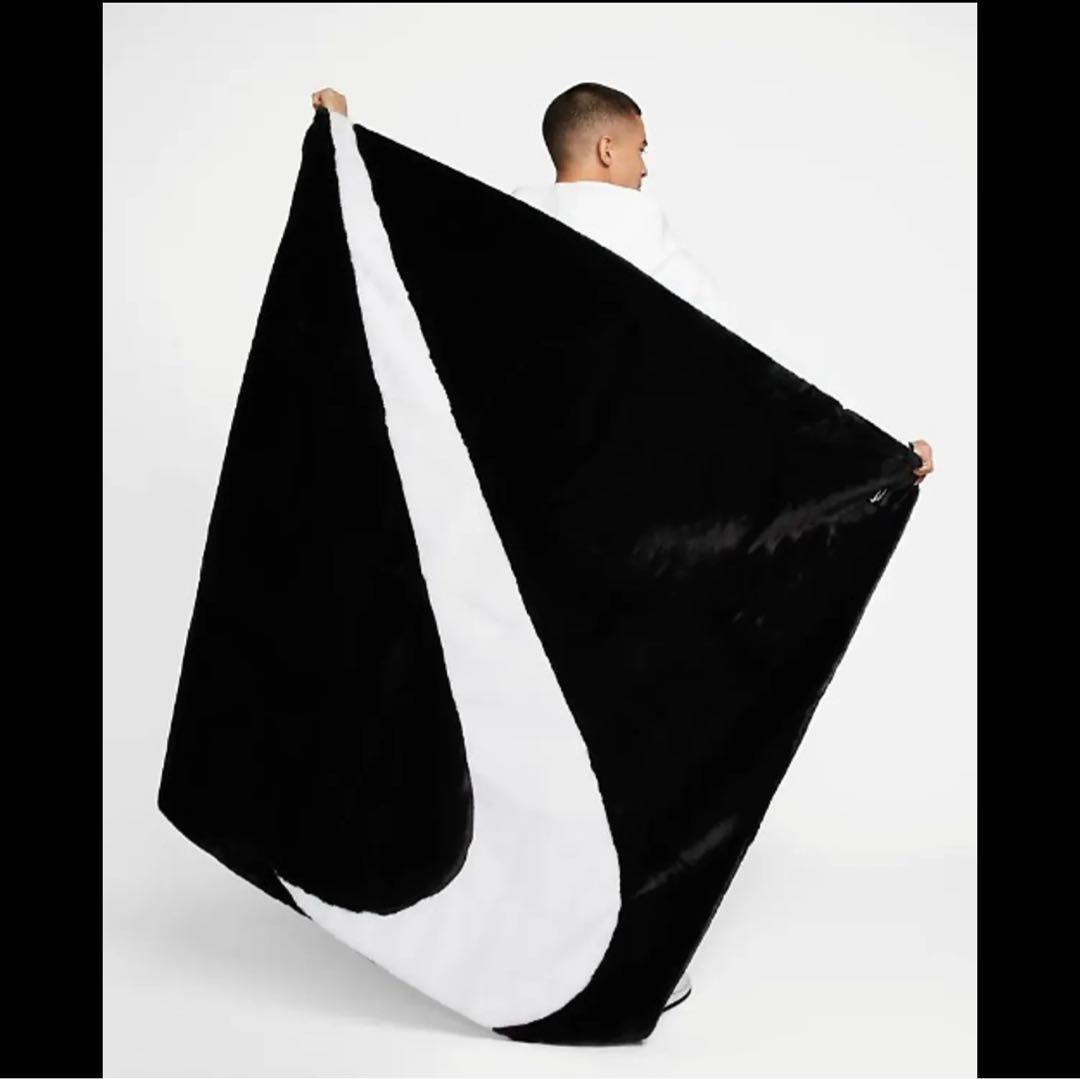 NIKE ウィメンズ ブランケット フェイクファー スウォッシュ