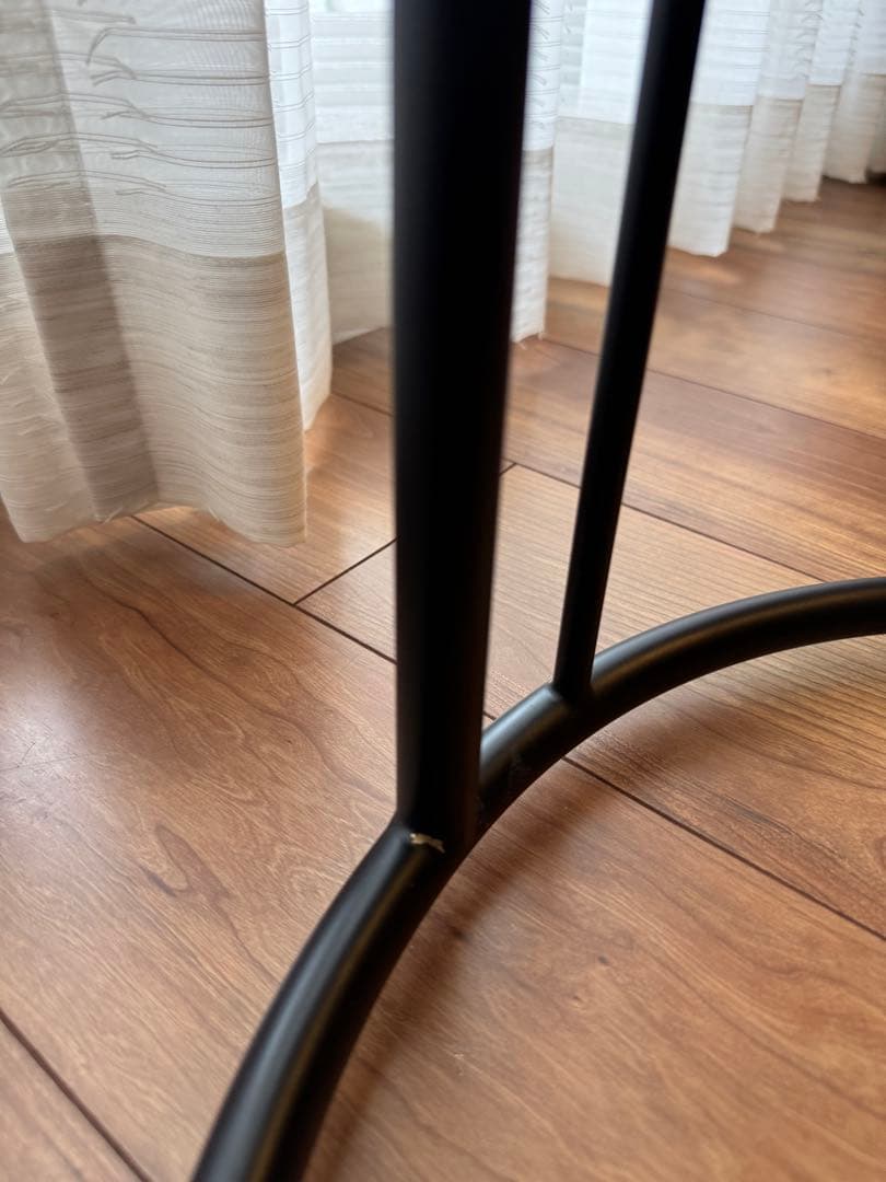 円形ガラスのサイドテーブル（黒フレーム）