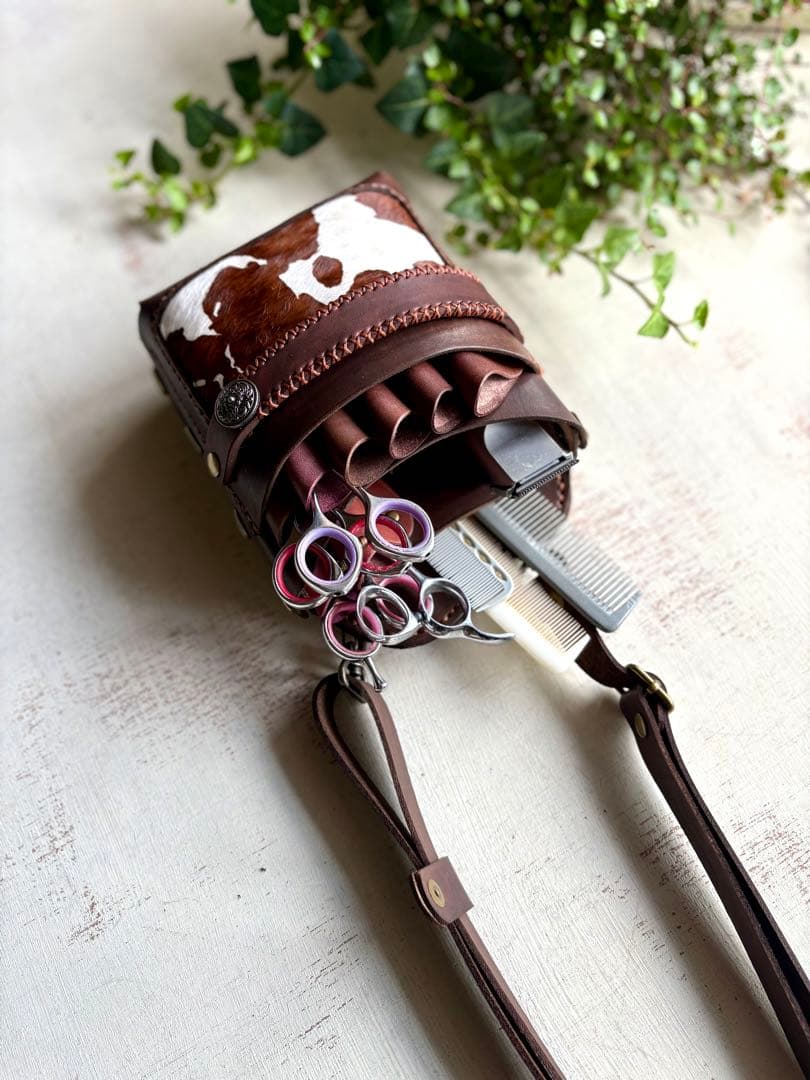 手染めブラウン、ハラコカウの大容量シザーケース