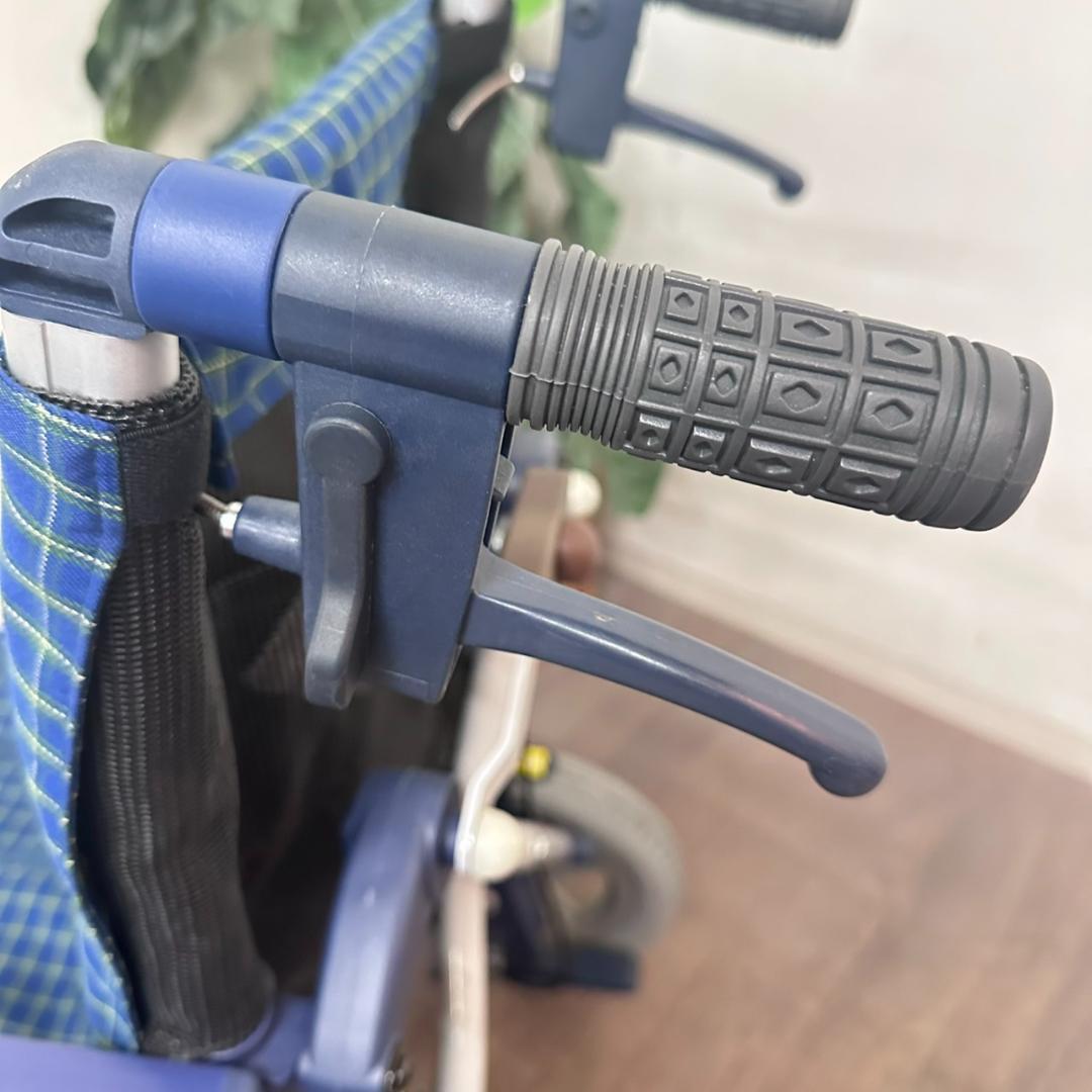 ウチエ　ハイパーコンパクトB　　折り畳み式　車いす　介護式　　肘跳ね上げ　　軽量