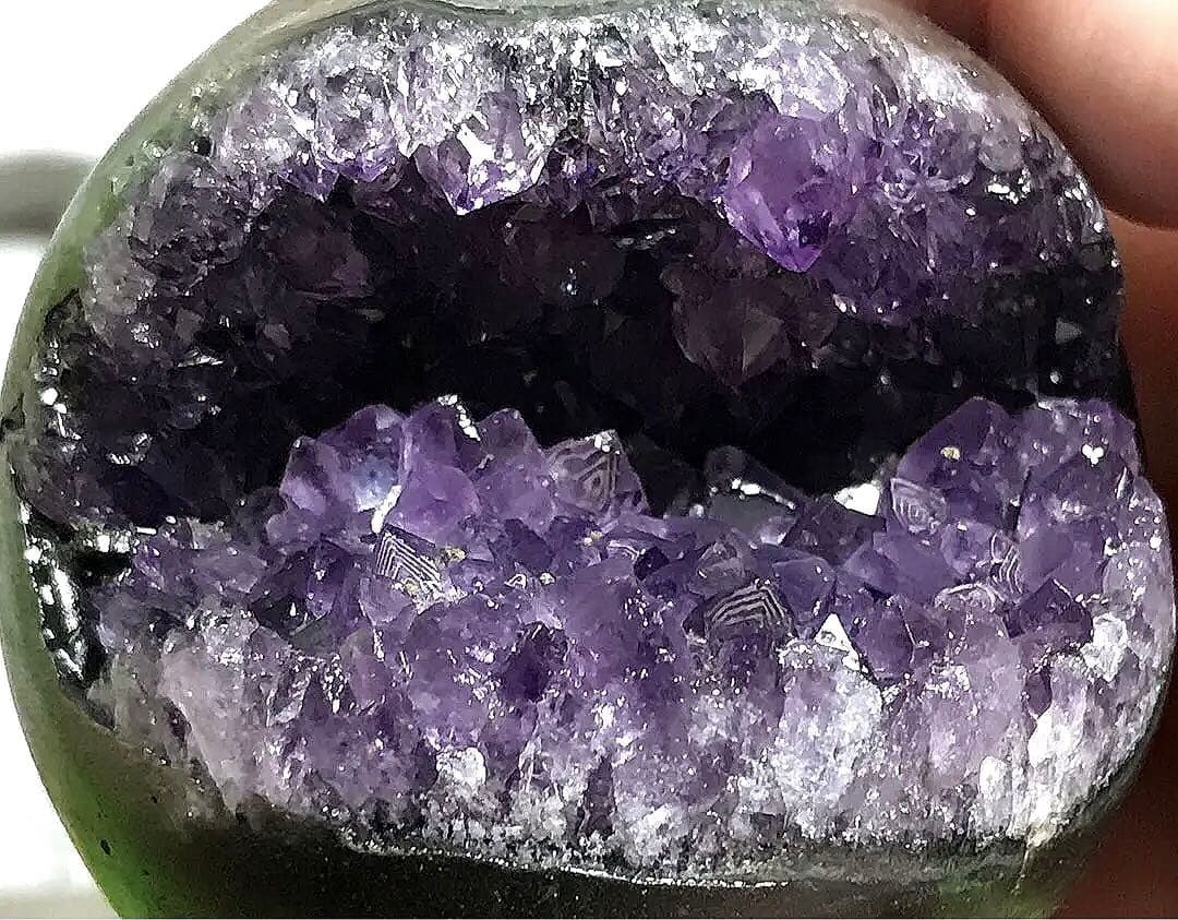 希少　天然石　ウルグアイ産　アメジスト　笑口　ドーム　天使の指紋多数　虹あり