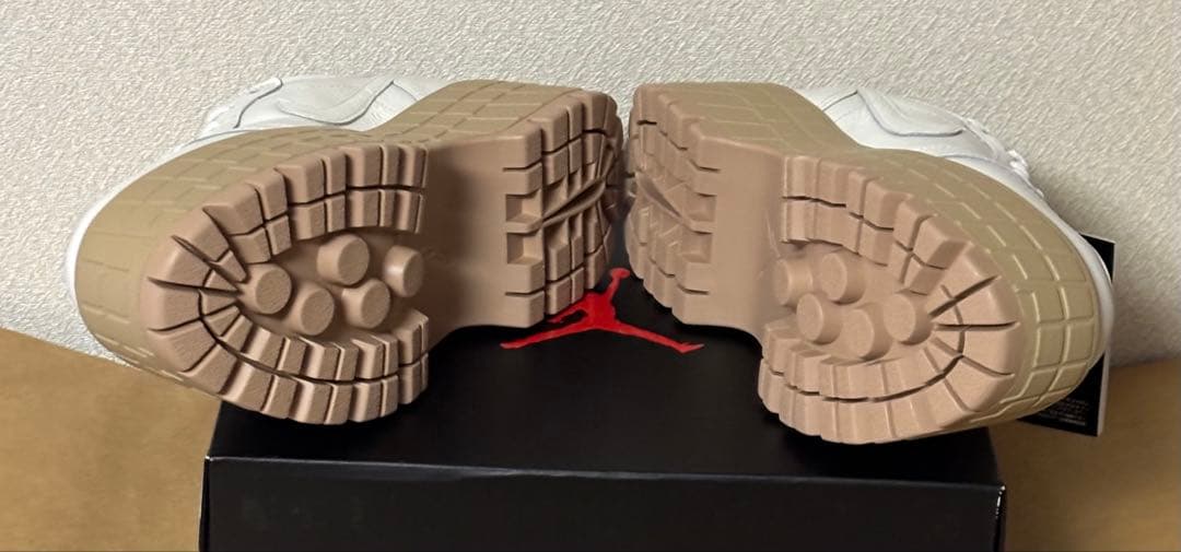 新品　ナイキ ウィメンズ　エア ジョーダン1 ブルックリン ローセイル厚底