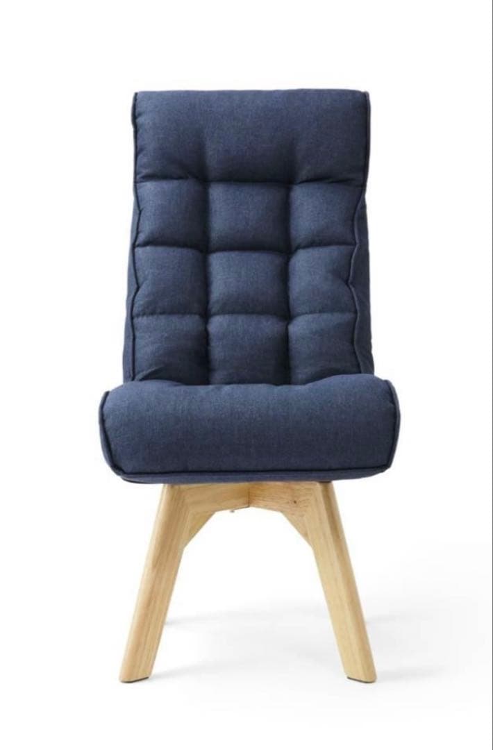 ネイビーのクッション付きハイバックソファ