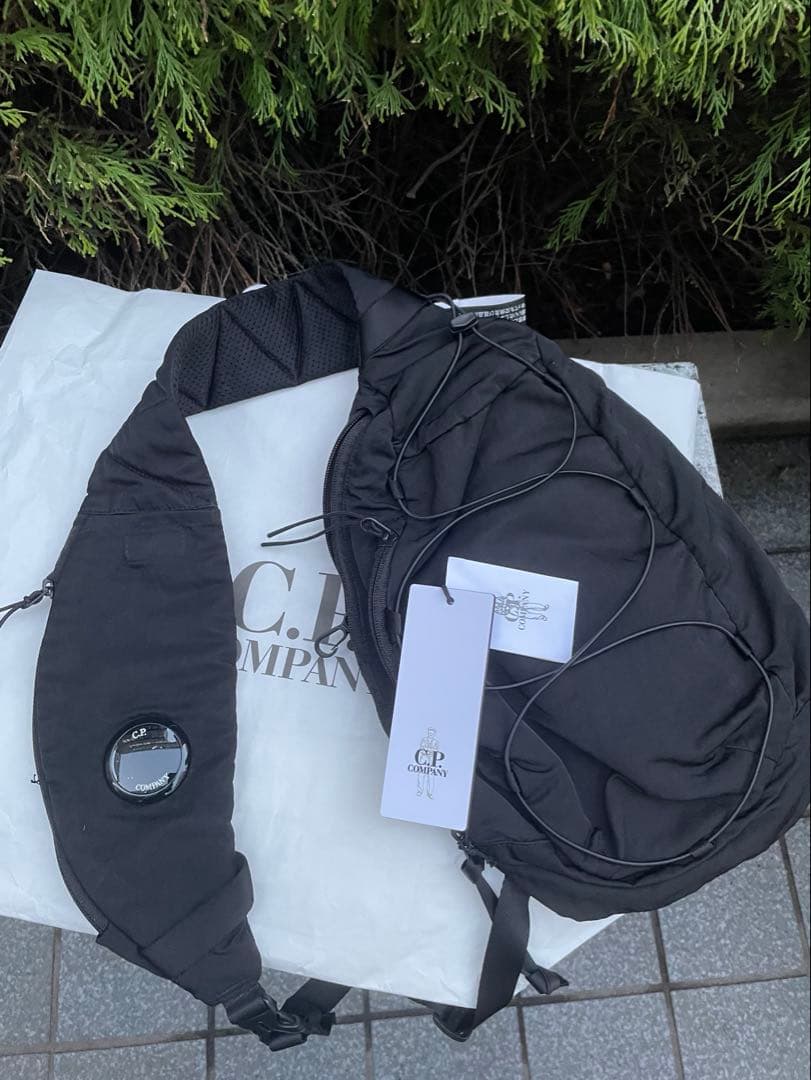 m*2様 【新品】cp companyボディバッグショルダーバッグブラック