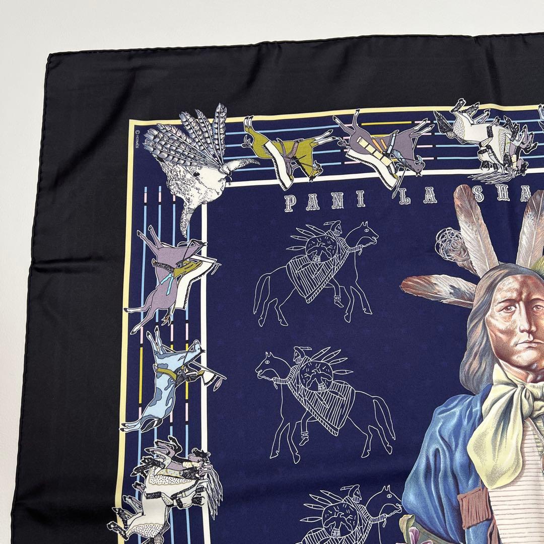 エルメス タグ付き スカーフ カレ90 パウニー族の首長 シルク ネイビー