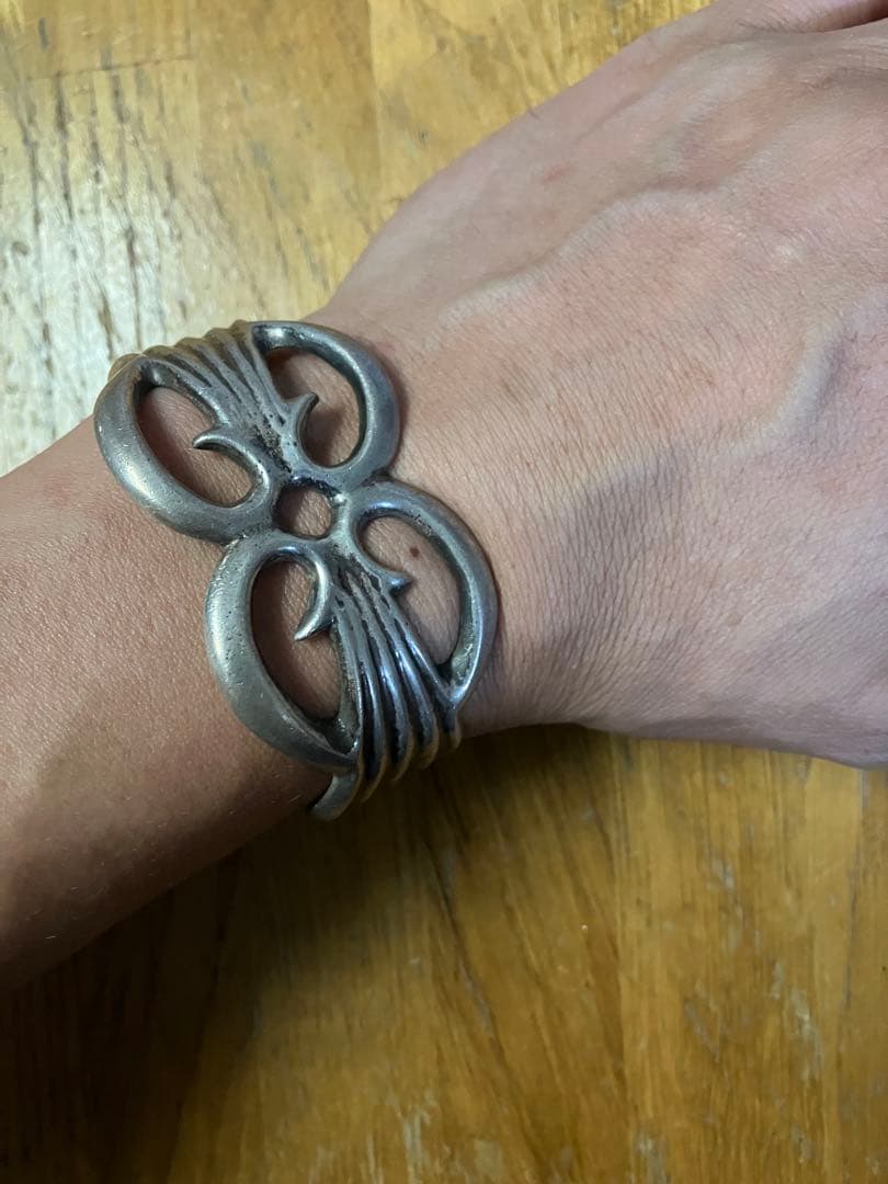 ヴ*ン様 ナバホ　サンドキャスト　バングル