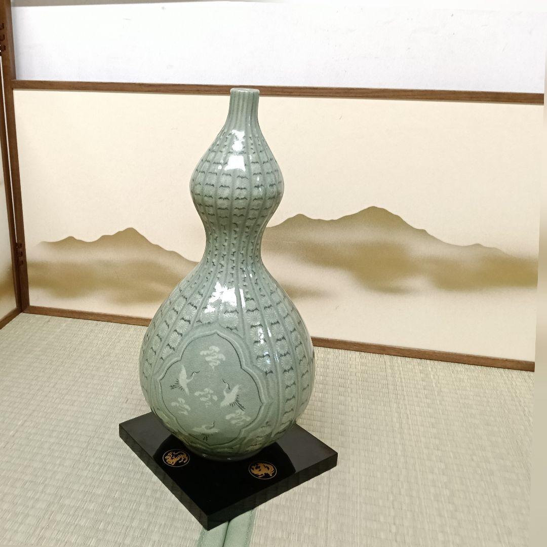 柳根瀅 海剛 高麗青磁 象嵌 鶴図 共箱 共布 敷板付 美品 AK65