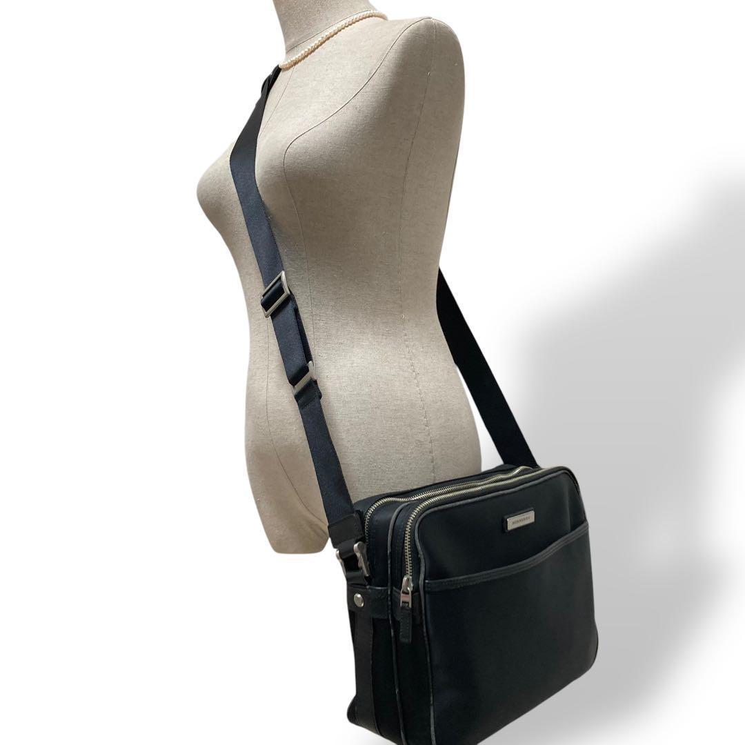 【良品】バーバリー　メッセンジャーバッグ　ショルダー　黒　ノバチェック　ナイロン