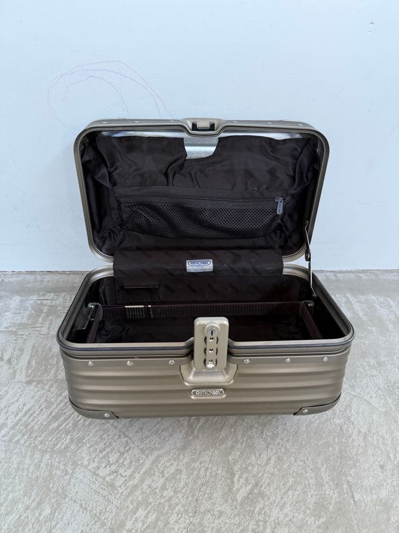 M*I様 リモワ トパーズ　チタニウム　ビューティケース rimowa