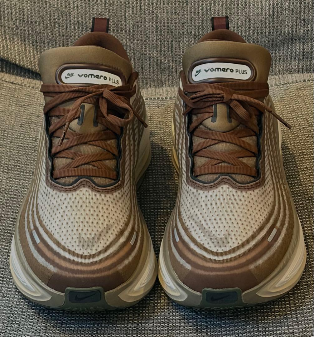 ア*シ様 Nike Vomero Plus ボメロプラス