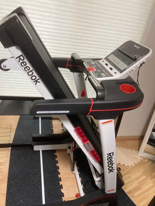 トレッドミル　JET100 Reebok リーボック　前方プラスチックに割れあり