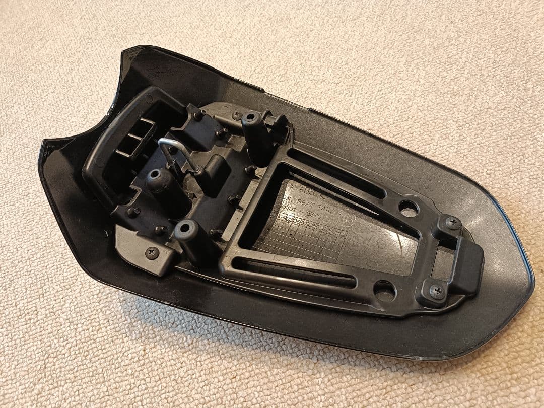 【とるとる様】GSX-S125/R125 純正シングルシートカウル