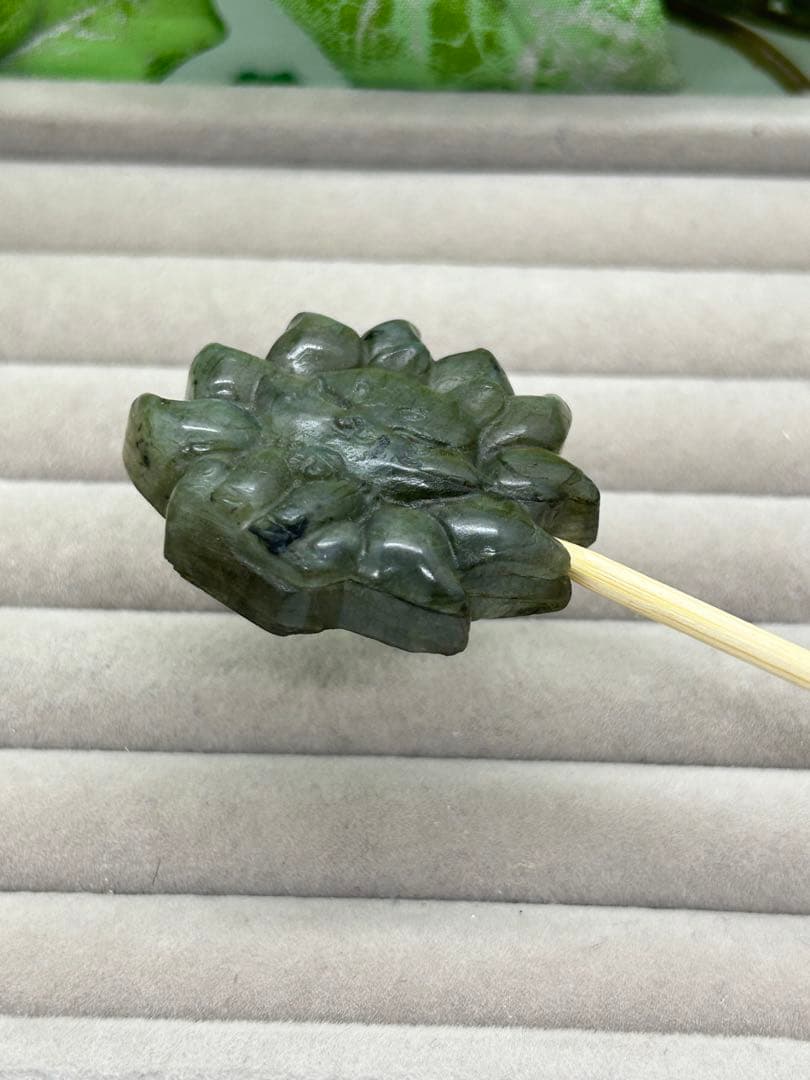 天然石ラブラドライト　きつねパーツ　No.1339