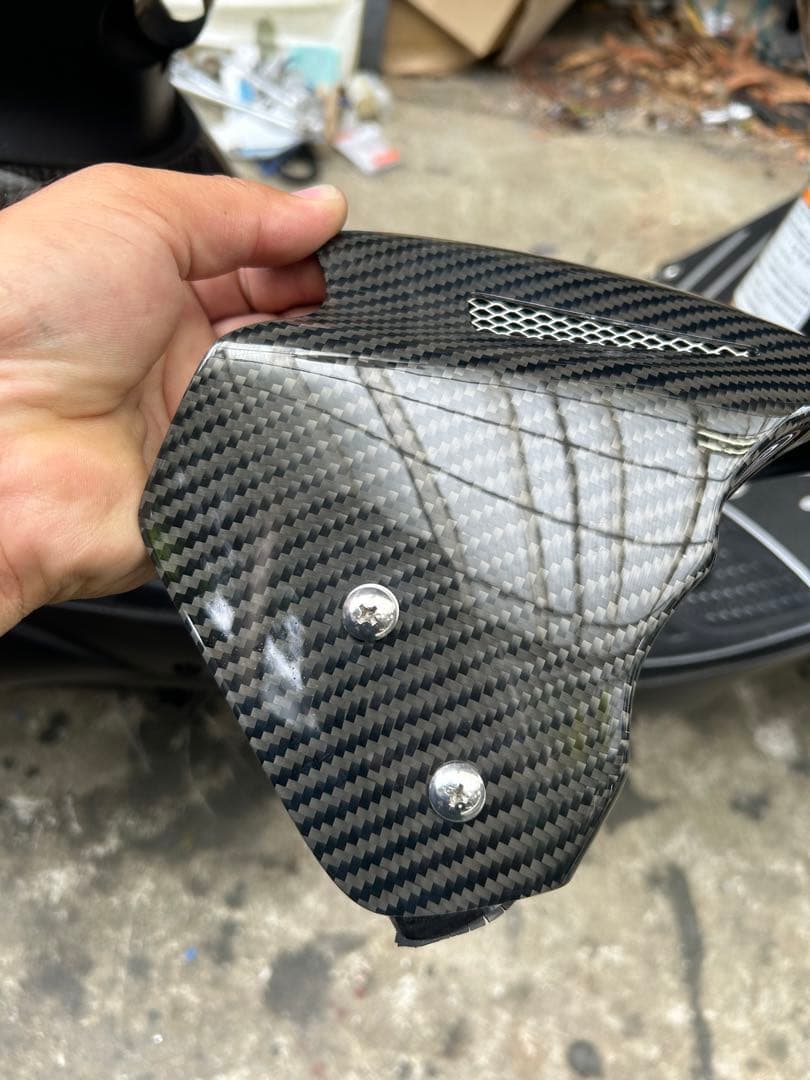 沖縄からアドレスＶ１２５シリーズ用カーボンフロントフェンダー油漢？