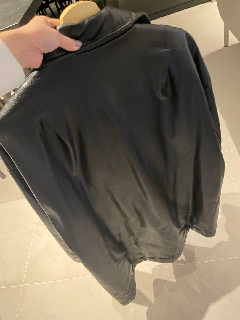 〈アメリビンテージ〉ブラック フェイクレザー オーバーサイズ ジャケット