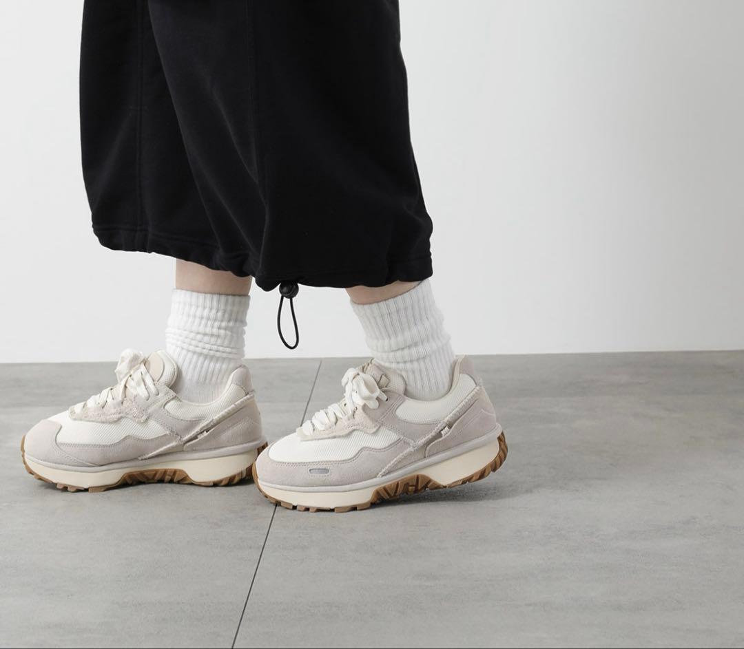 UGG RETROFI LOW レディース スニーカー ベージュ