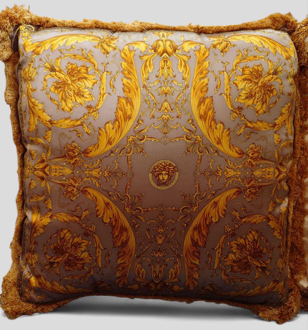 メリーランド10%OFF　新品　ベルサーチ ロゴ入りクッション 2個セット