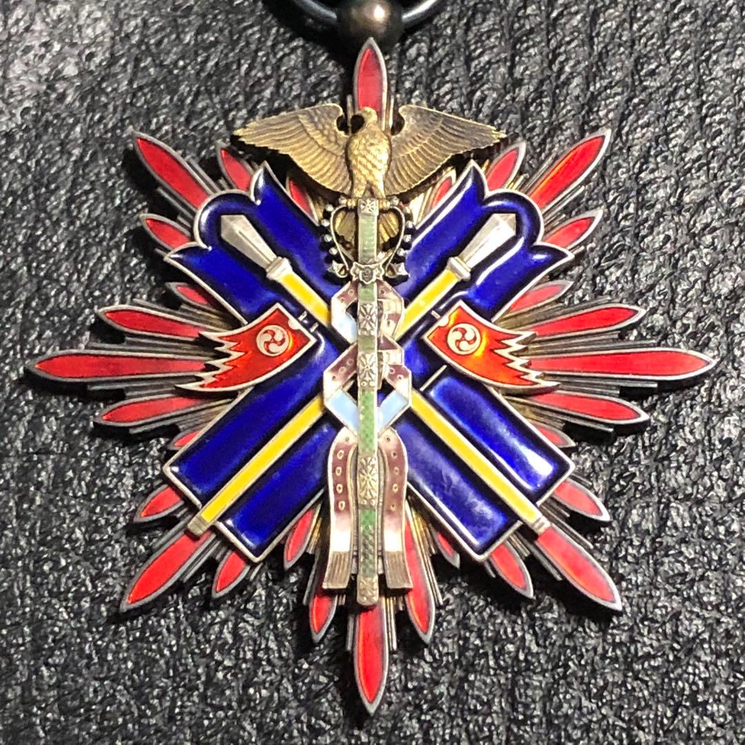 【送料無料】 旧日本軍 陸軍 海軍 記章 徽章 功五級金鵄勲章 略綬・銀字共箱付